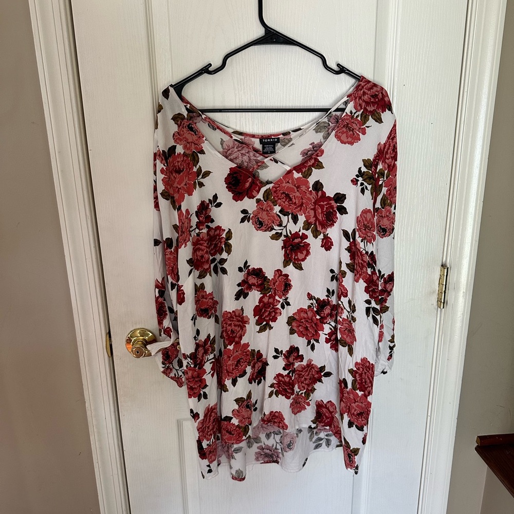 TORRID SIZE 3 TOP